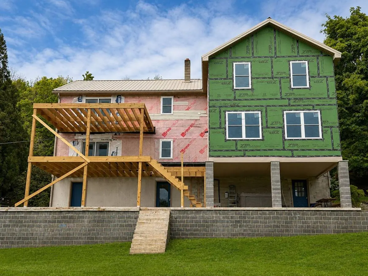 Selinsgrove addition dried in, seen from the side, with the deck framing in place